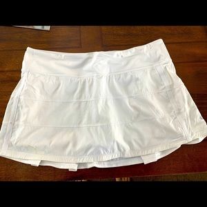 Size 10 R Lululemon White Pace Rival tennis skort in good shape